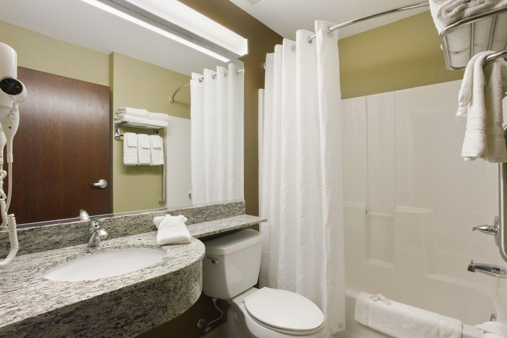 Microtel Inn & Suites By Wyndham Dickinson Room photo